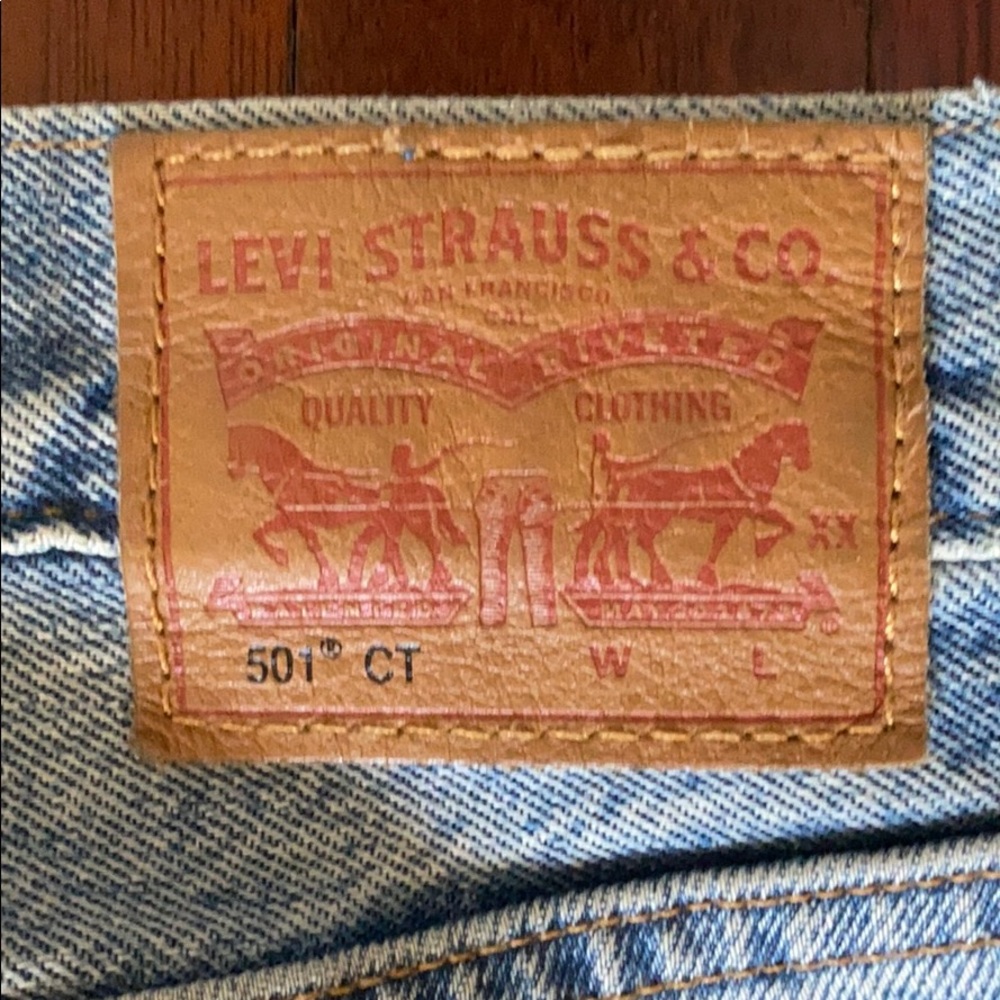 Levi’s patchwork jeans. - Picture 3 of 4